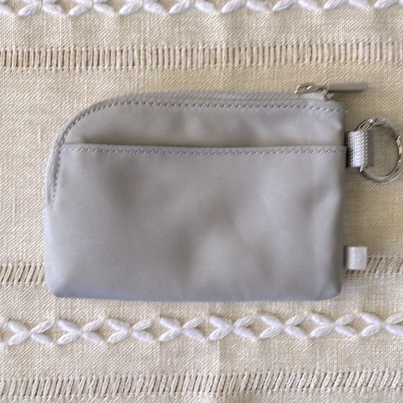 🩶Lululemon Silver Drop Clippable Card Pouch🩶 - Picture 9 of 13